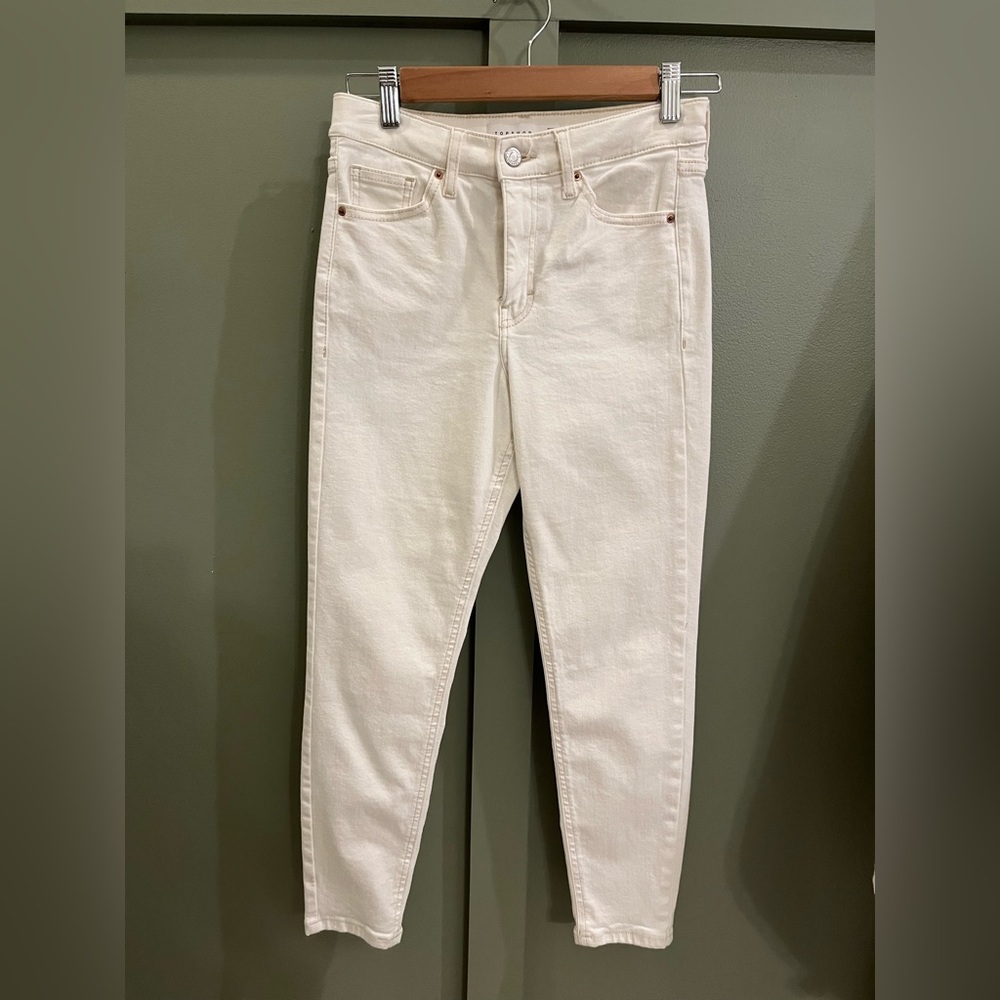 Topshop jeans size 26. Never worn.